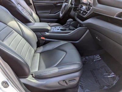 2022 Toyota Highlander Base