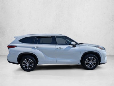 2022 Toyota Highlander Base