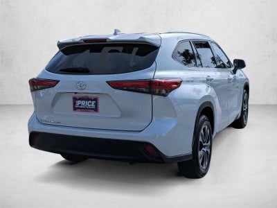 2022 Toyota Highlander Base