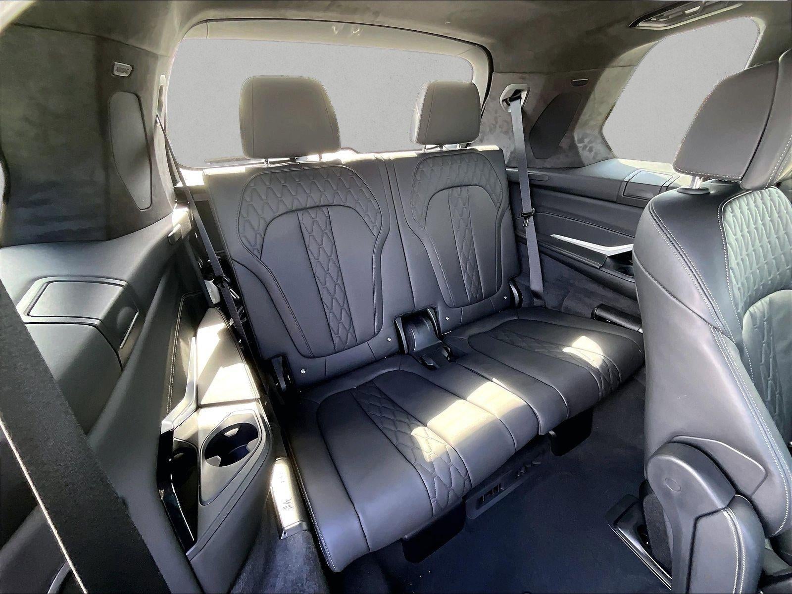 2025 BMW X7 M60i