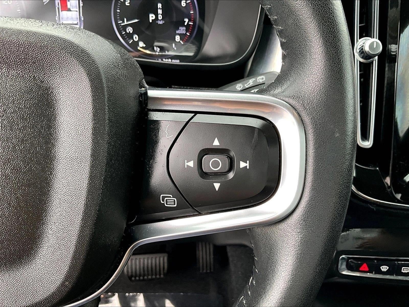 2021 Volvo XC40 Momentum