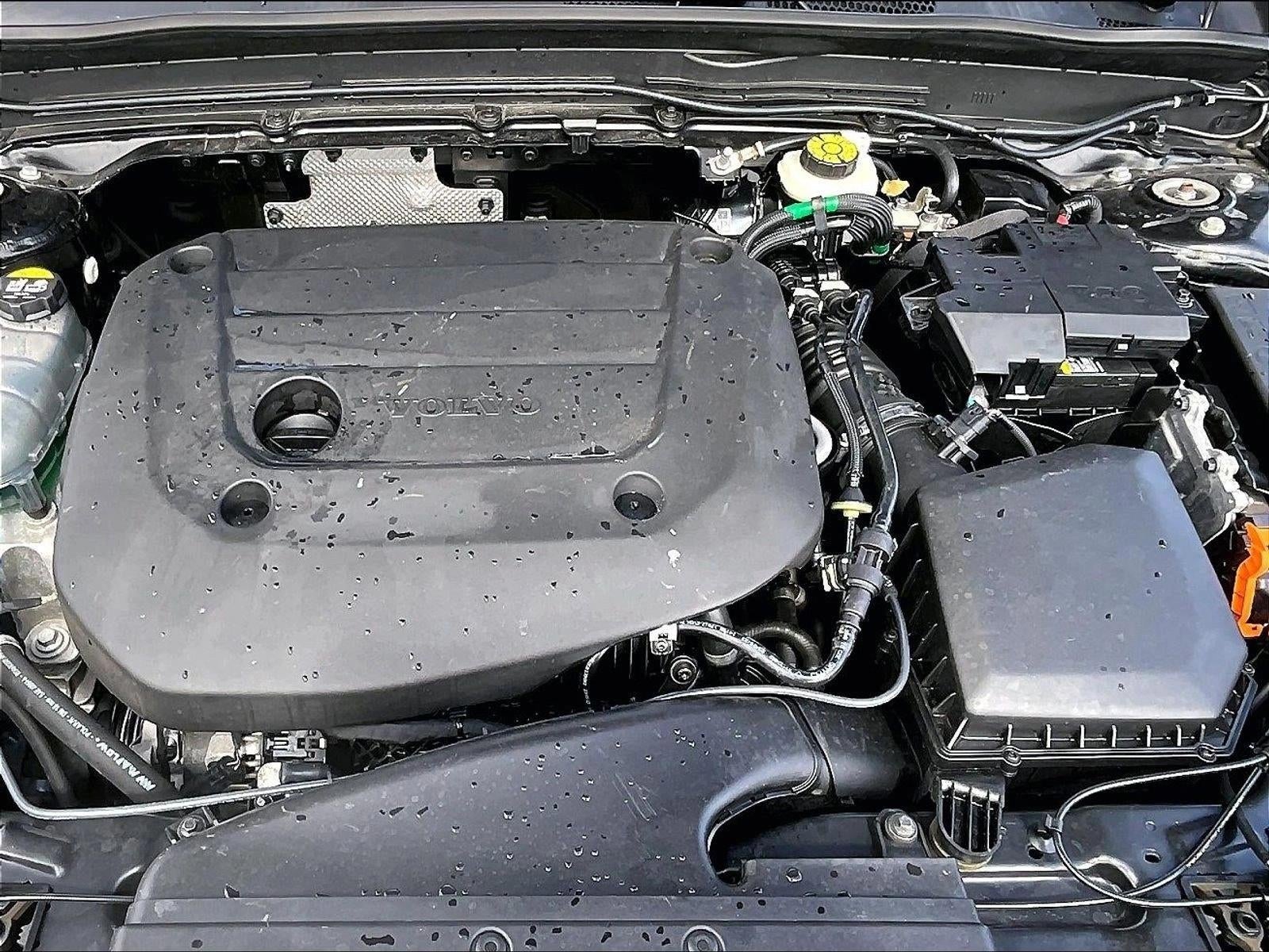 2024 Volvo XC40 Plus Dark Theme