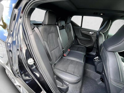 2024 Volvo XC40 Plus Dark Theme