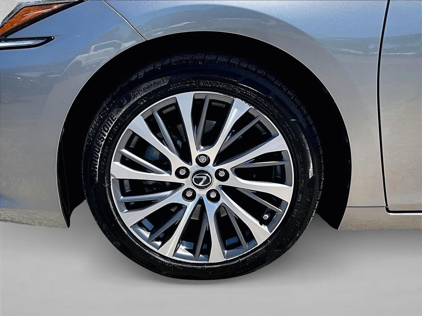 2020 Lexus ES 300h 