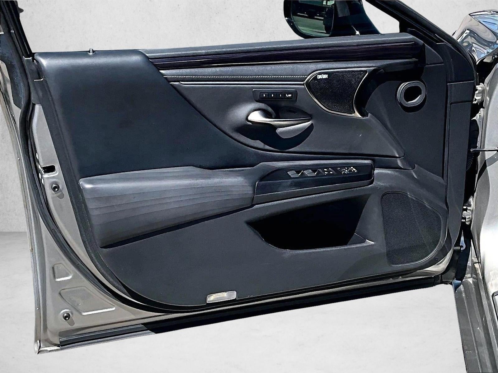2020 Lexus ES 300h 