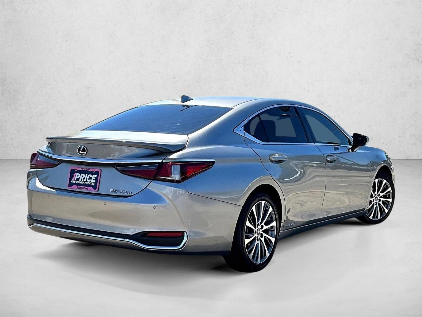 2020 Lexus ES 300h 