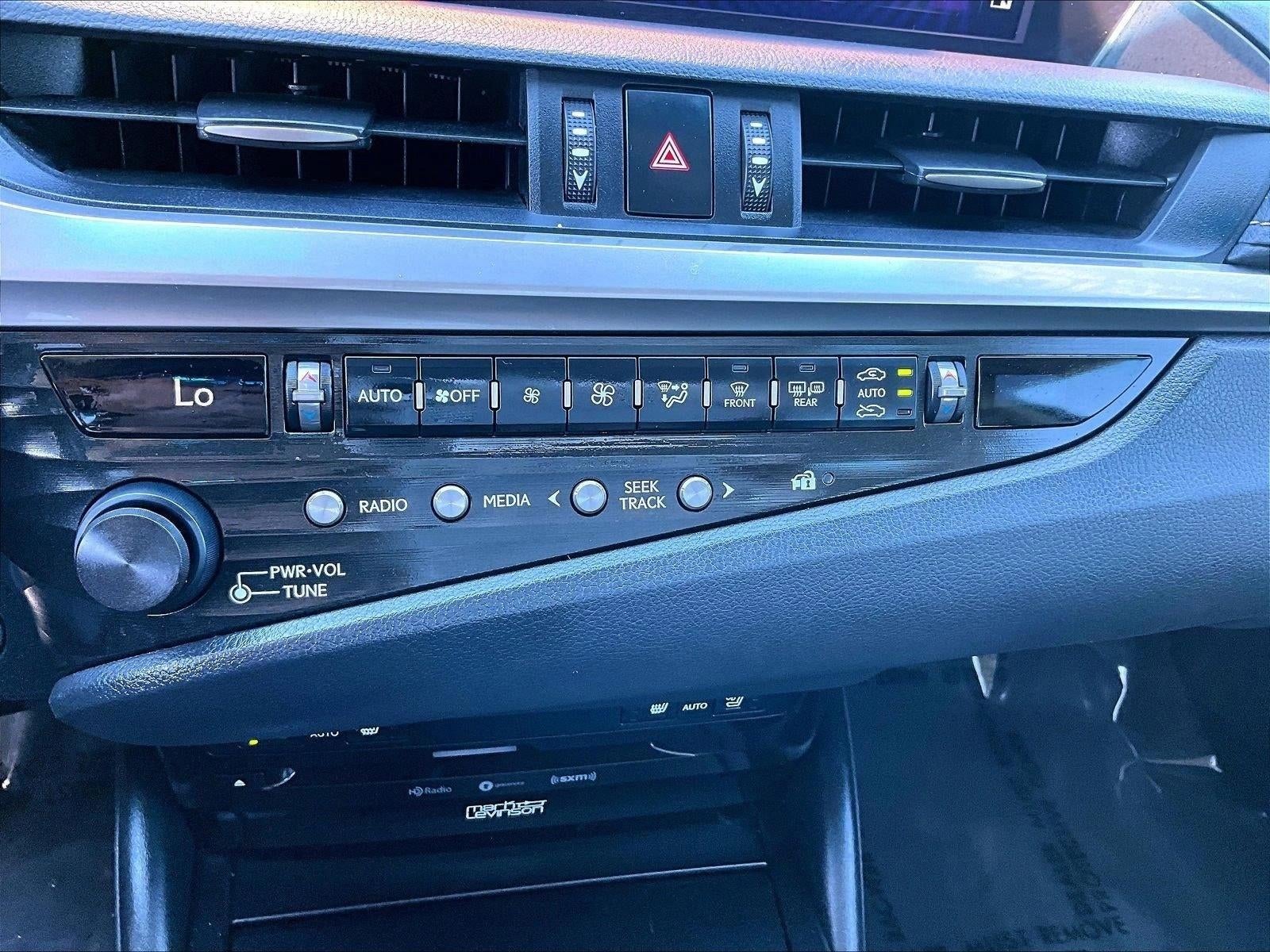 2020 Lexus ES 300h 