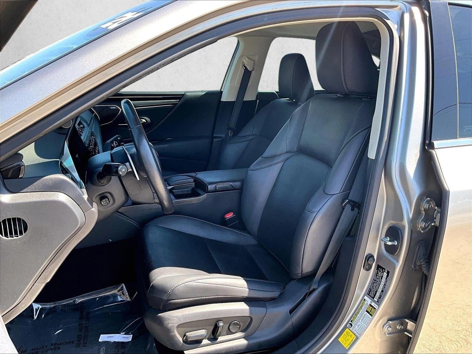 2020 Lexus ES 300h 