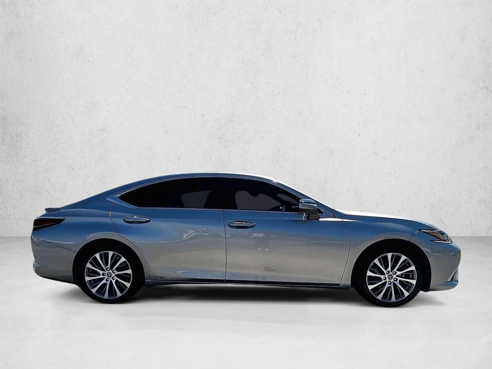 2020 Lexus ES 300h 