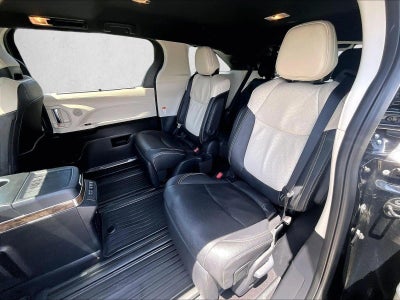 2025 Toyota Sienna Platinum