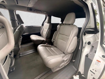 2017 Toyota Sienna XLE Auto Access Seat