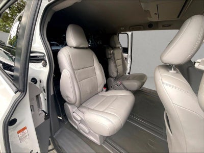 2017 Toyota Sienna XLE Auto Access Seat