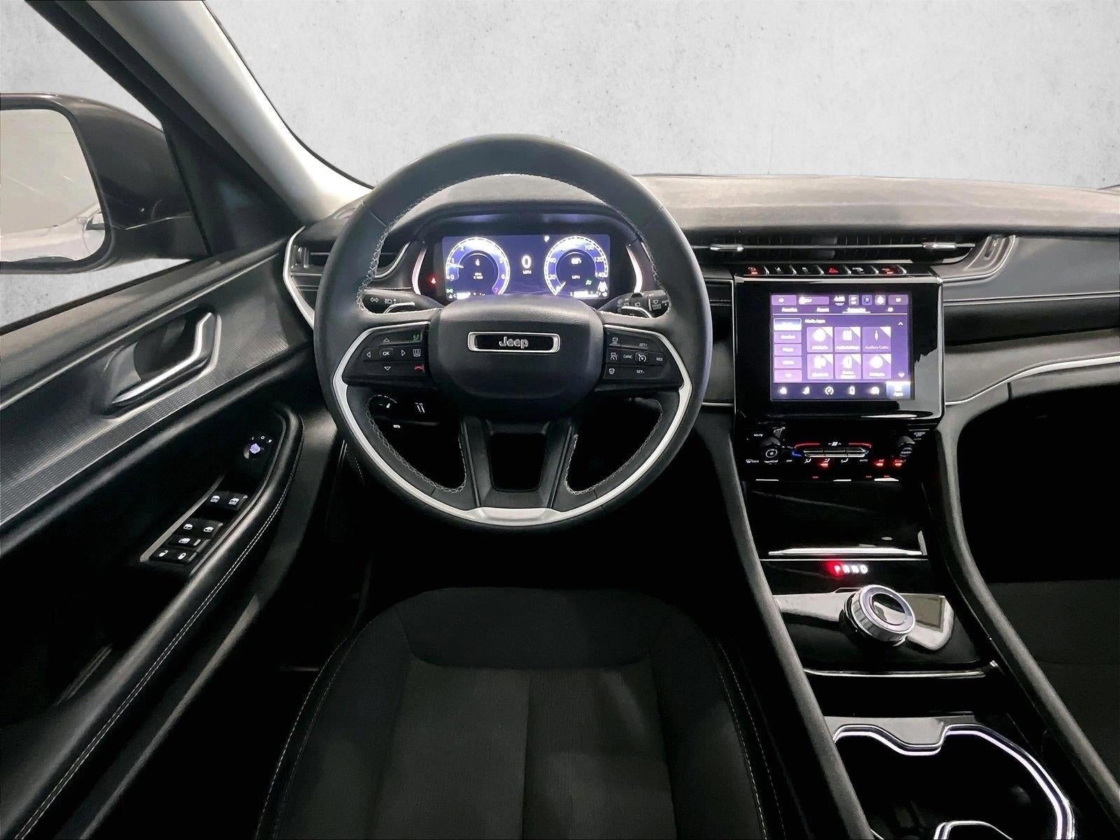 2023 Jeep Grand Cherokee Laredo 4x2