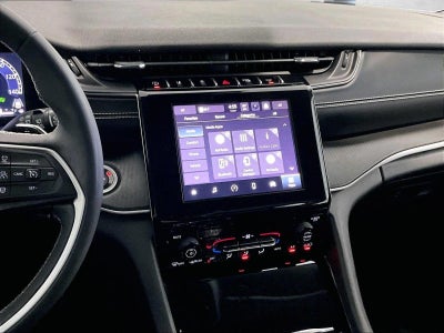 2023 Jeep Grand Cherokee Laredo 4x2