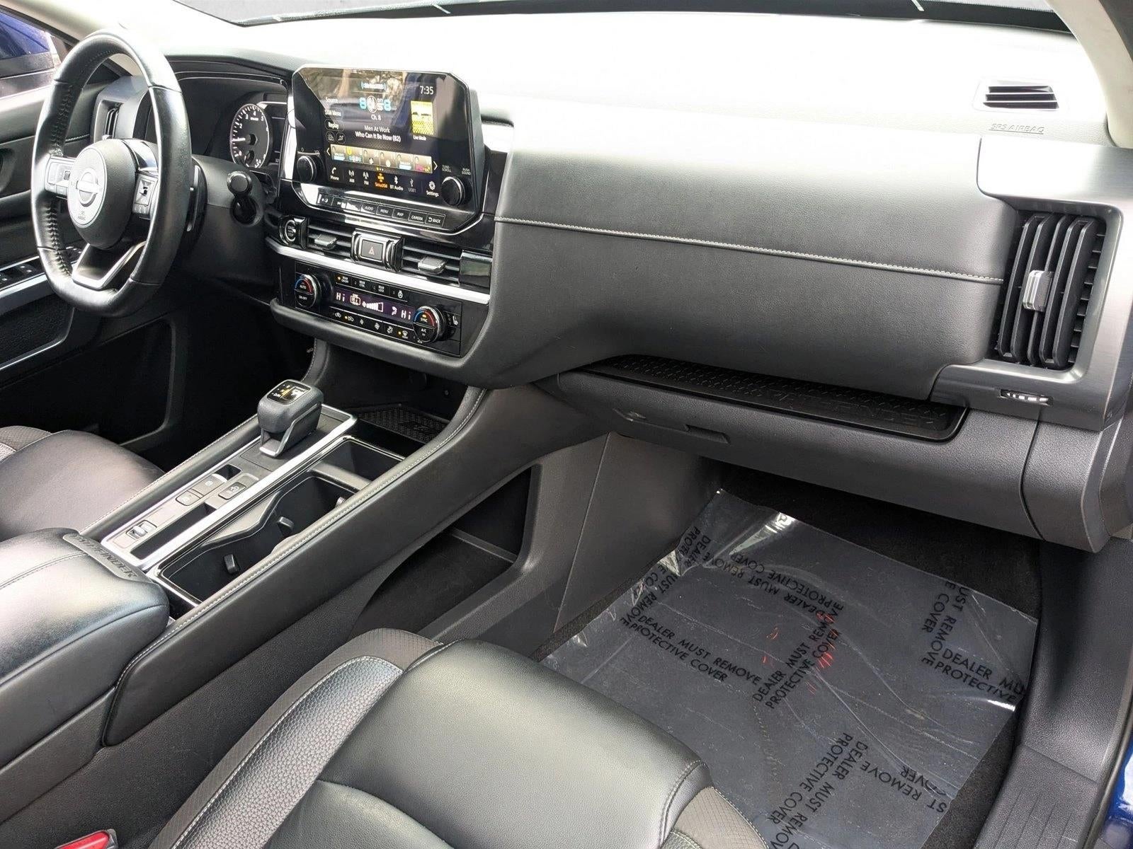 2022 Nissan Pathfinder SL