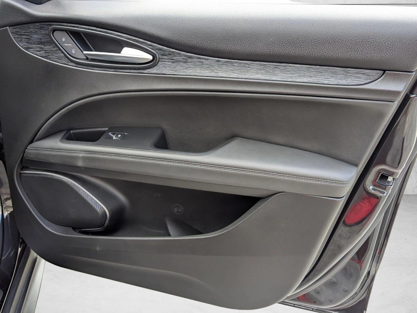 2023 Alfa Romeo Stelvio Base