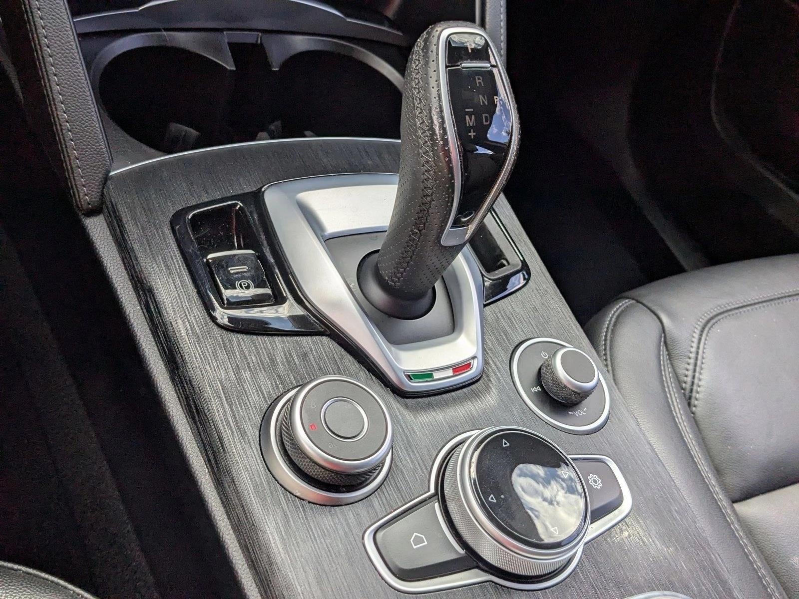 2023 Alfa Romeo Stelvio Base