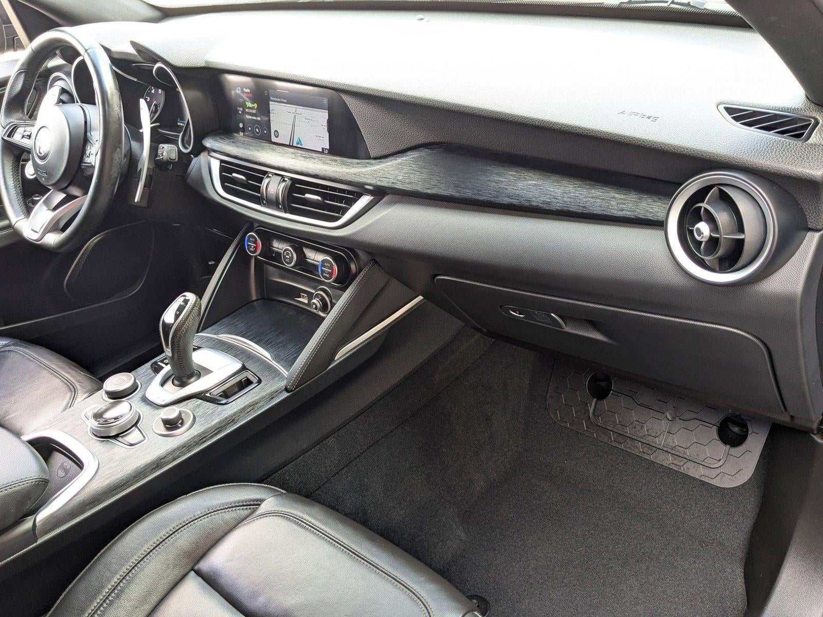 2023 Alfa Romeo Stelvio Base