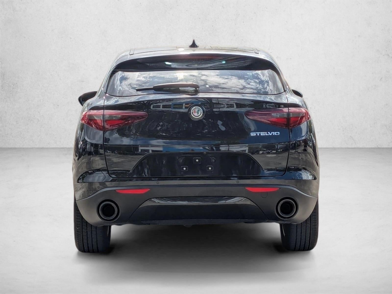 2023 Alfa Romeo Stelvio Base