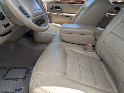 2000 Lincoln Town Car Signature