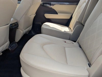 2020 Toyota Highlander Hybrid Platinum