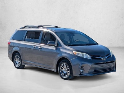 2020 Toyota Sienna XLE Auto Access Seat