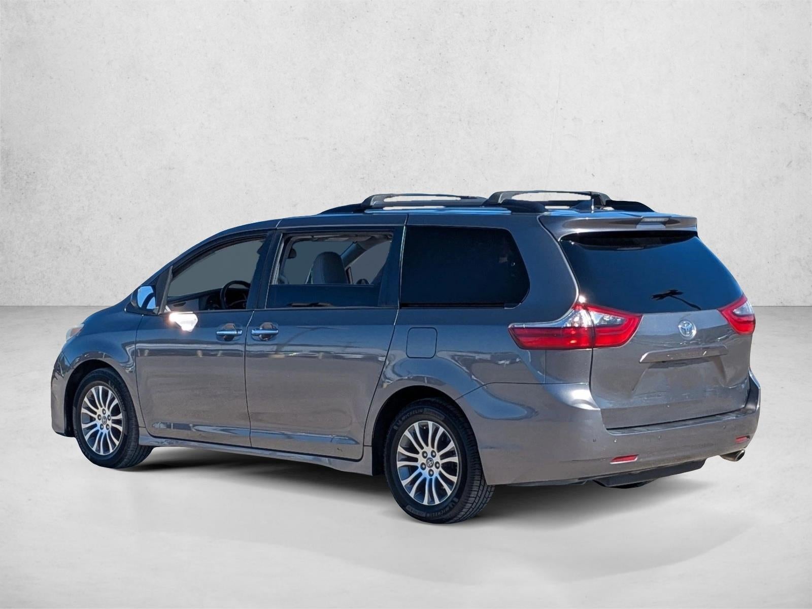 2020 Toyota Sienna XLE Auto Access Seat