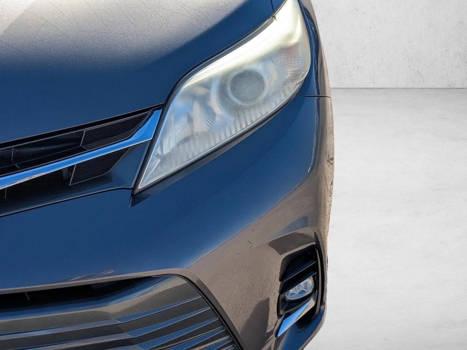 2020 Toyota Sienna XLE Auto Access Seat