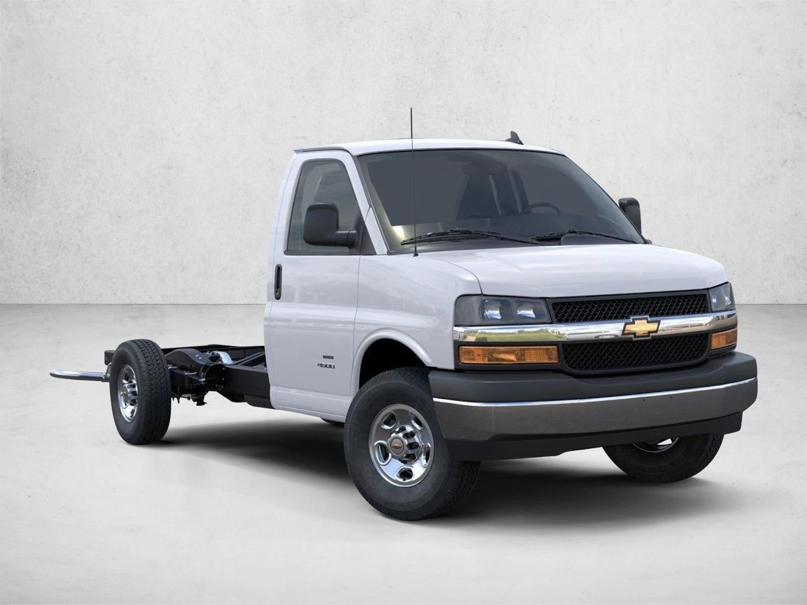 2025 Chevrolet Express Cutaway 3500 Base