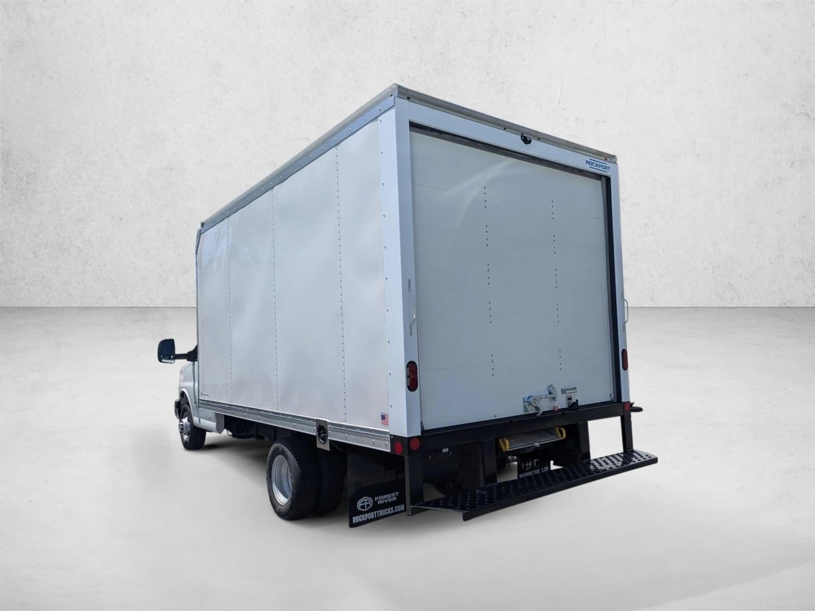2025 Chevrolet Express Cutaway 3500 Base