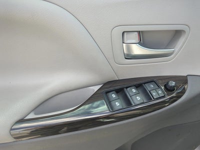 2017 Toyota Sienna XLE 8 Passenger
