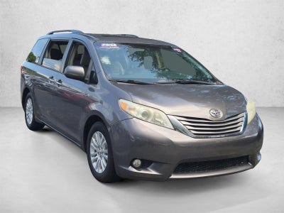 2017 Toyota Sienna XLE 8 Passenger