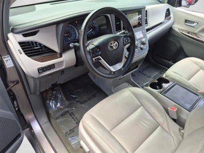 2017 Toyota Sienna XLE 8 Passenger