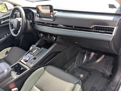 2024 Mitsubishi Outlander ES