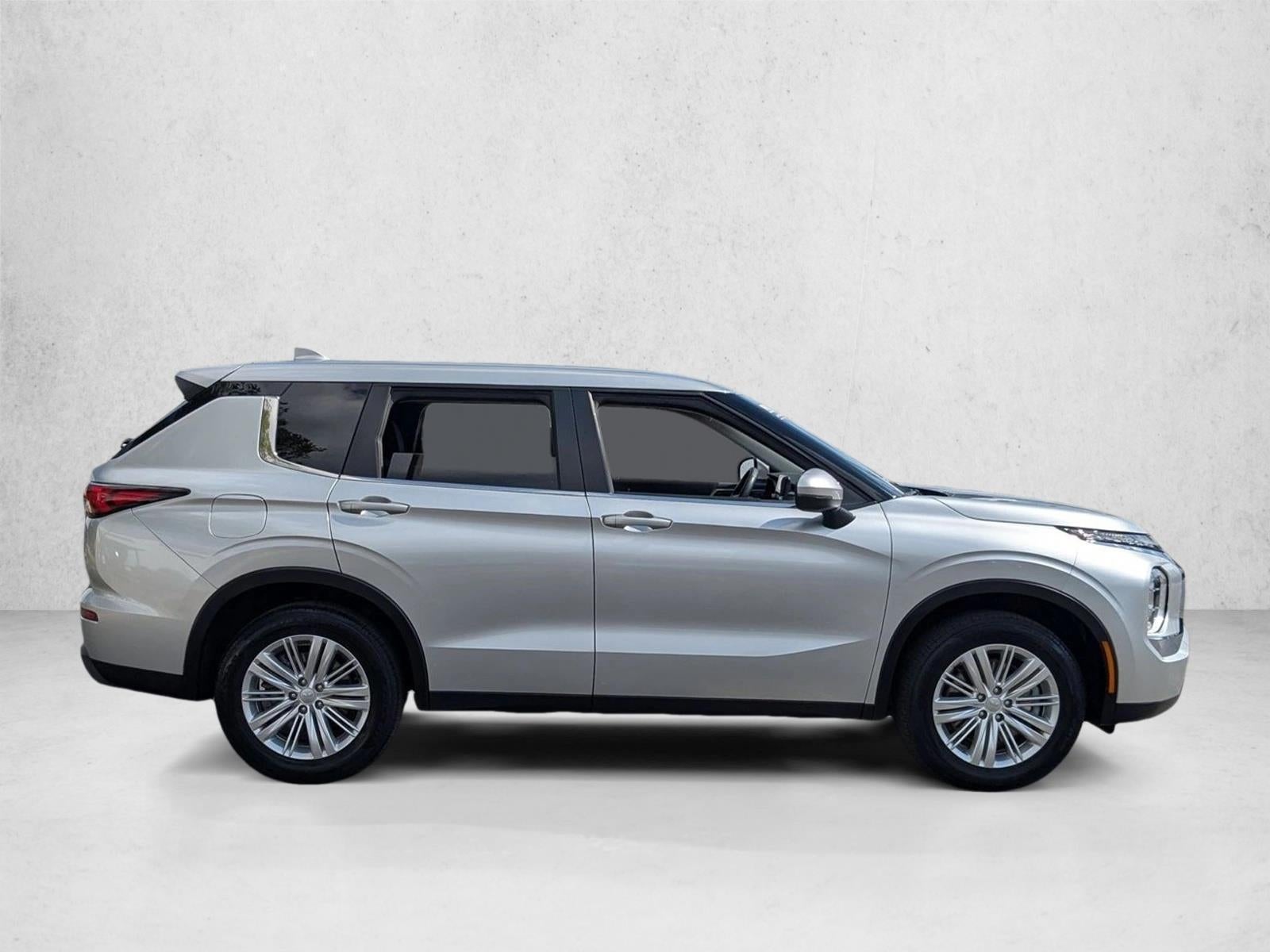 2024 Mitsubishi Outlander ES