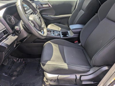 2024 Mitsubishi Outlander ES