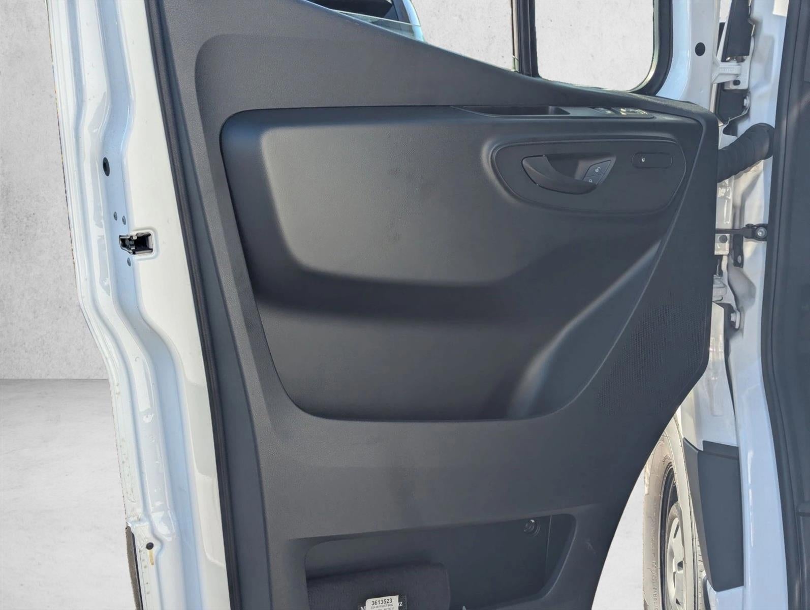 2024 Mercedes-Benz eSprinter Cargo Van Base