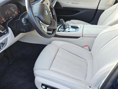 2022 BMW 740 i