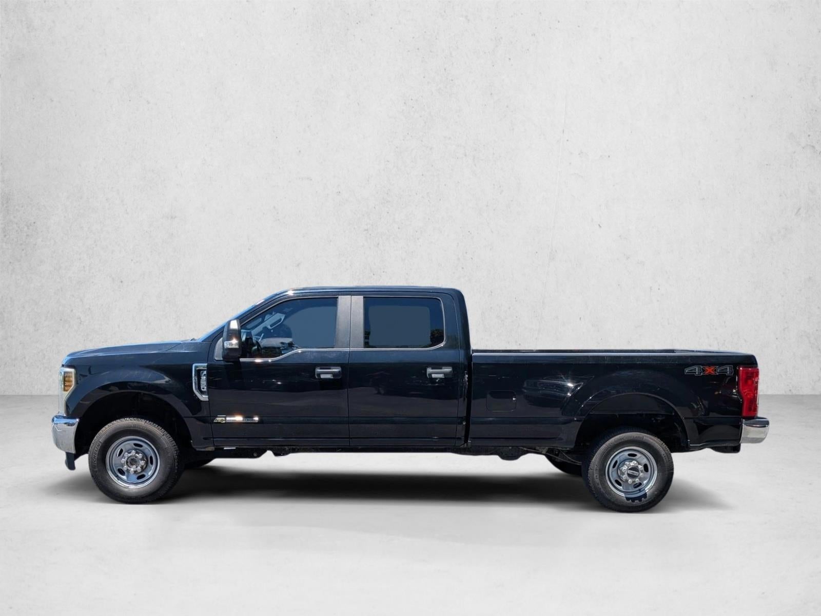 2018 Ford Super Duty F-350 SRW XL 4WD Crew Cab 6.75' Box
