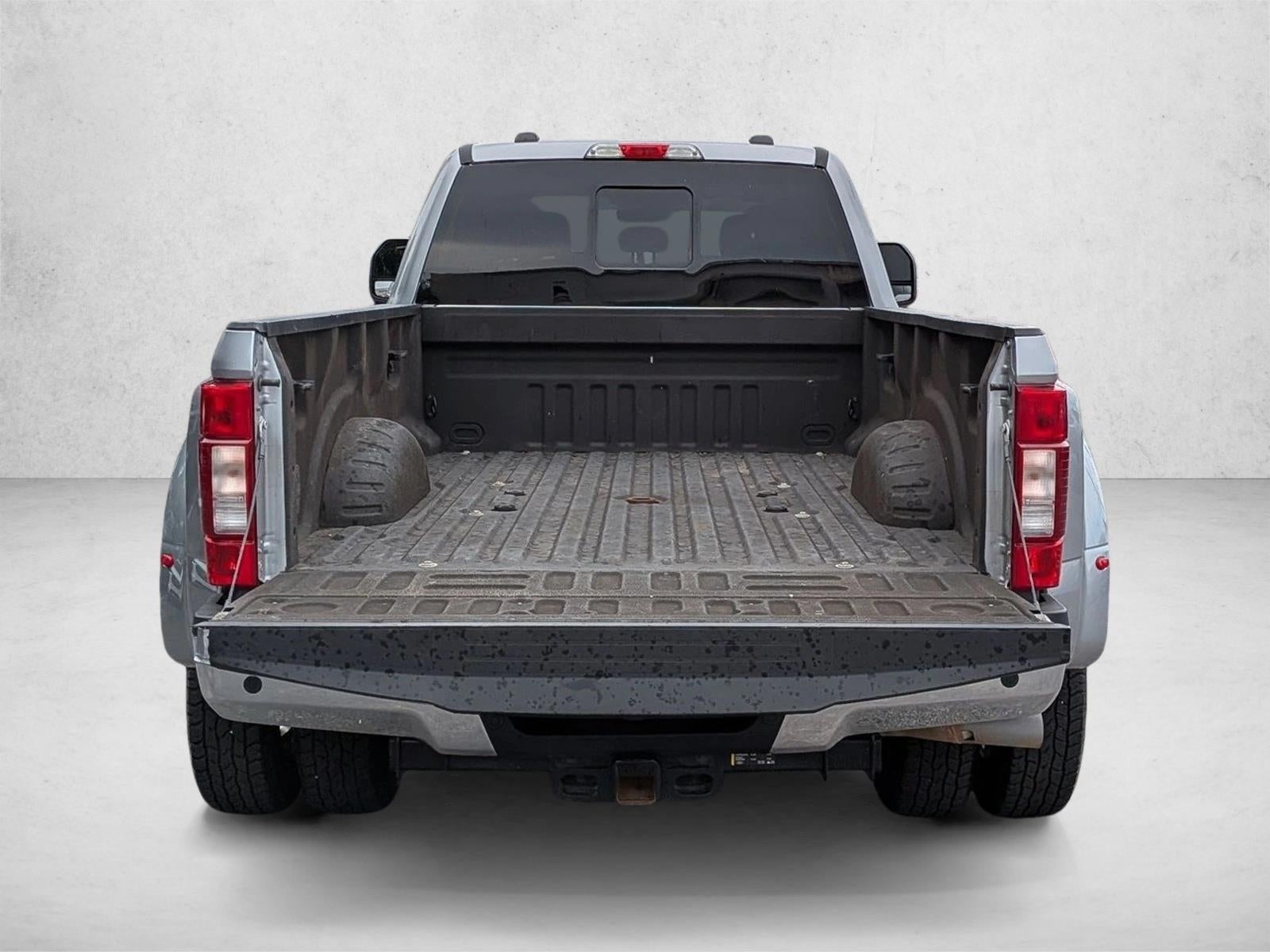 2022 Ford Super Duty F-350 DRW LARIAT 4WD Crew Cab 8' Box