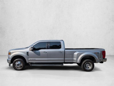 2022 Ford Super Duty F-350 DRW LARIAT 4WD Crew Cab 8' Box