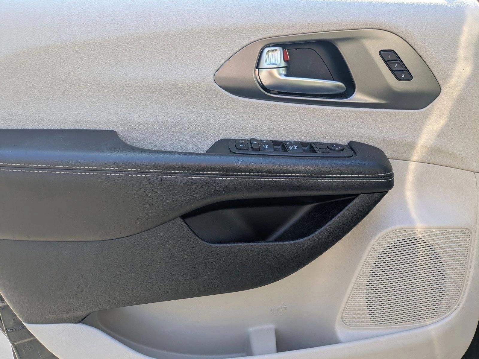 2022 Chrysler Pacifica Touring L FWD