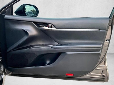 2021 Toyota Camry SE Auto (SE)