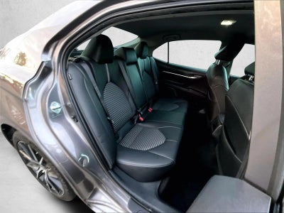 2021 Toyota Camry SE Auto (SE)