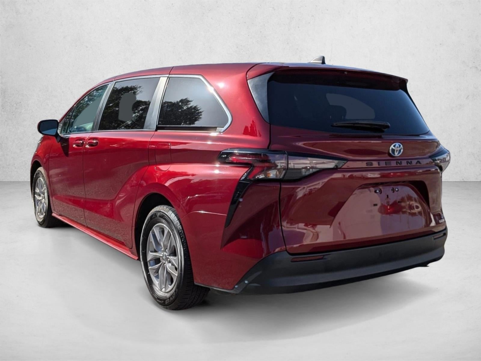 2023 Toyota Sienna LE FWD 8-Passenger (Natl)