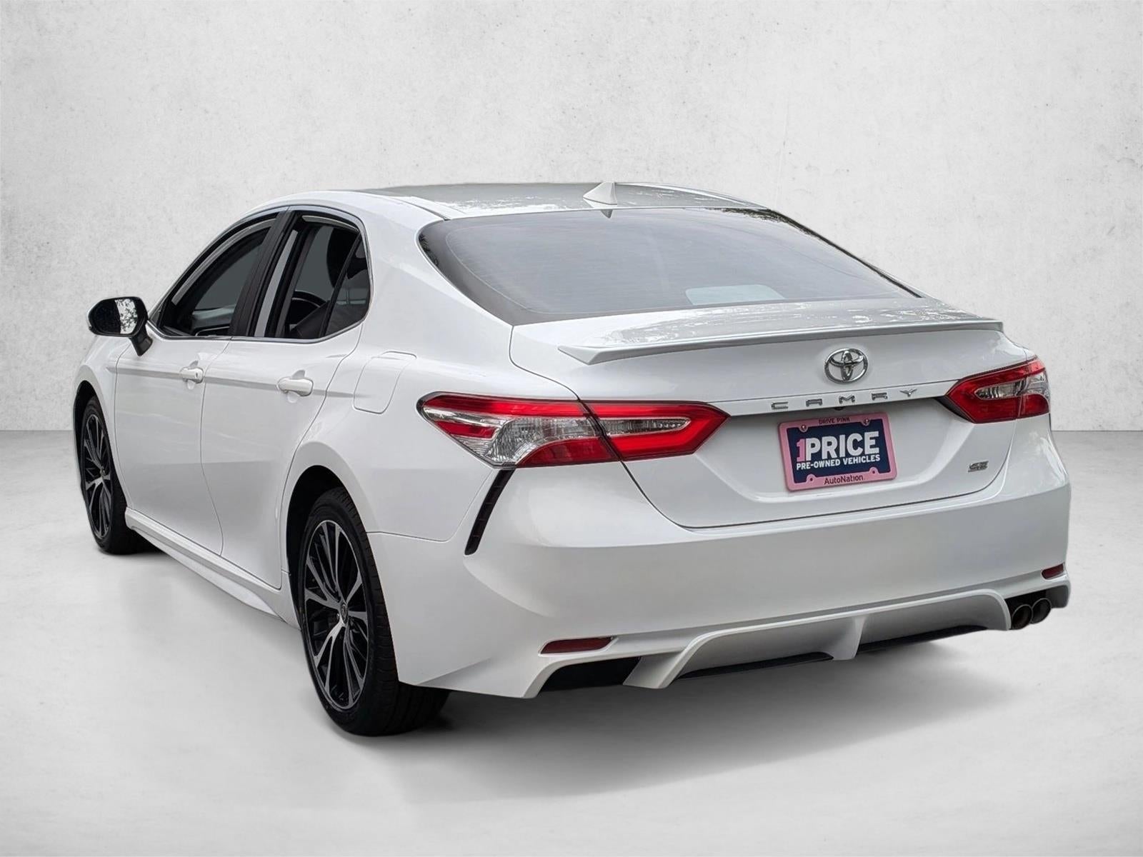 2020 Toyota Camry SE Auto (SE)