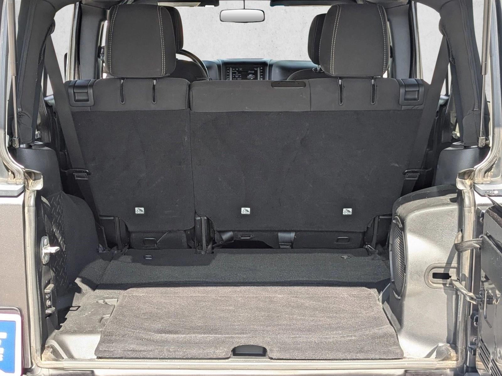 2014 Jeep Wrangler Unlimited 4WD 4dr Sahara