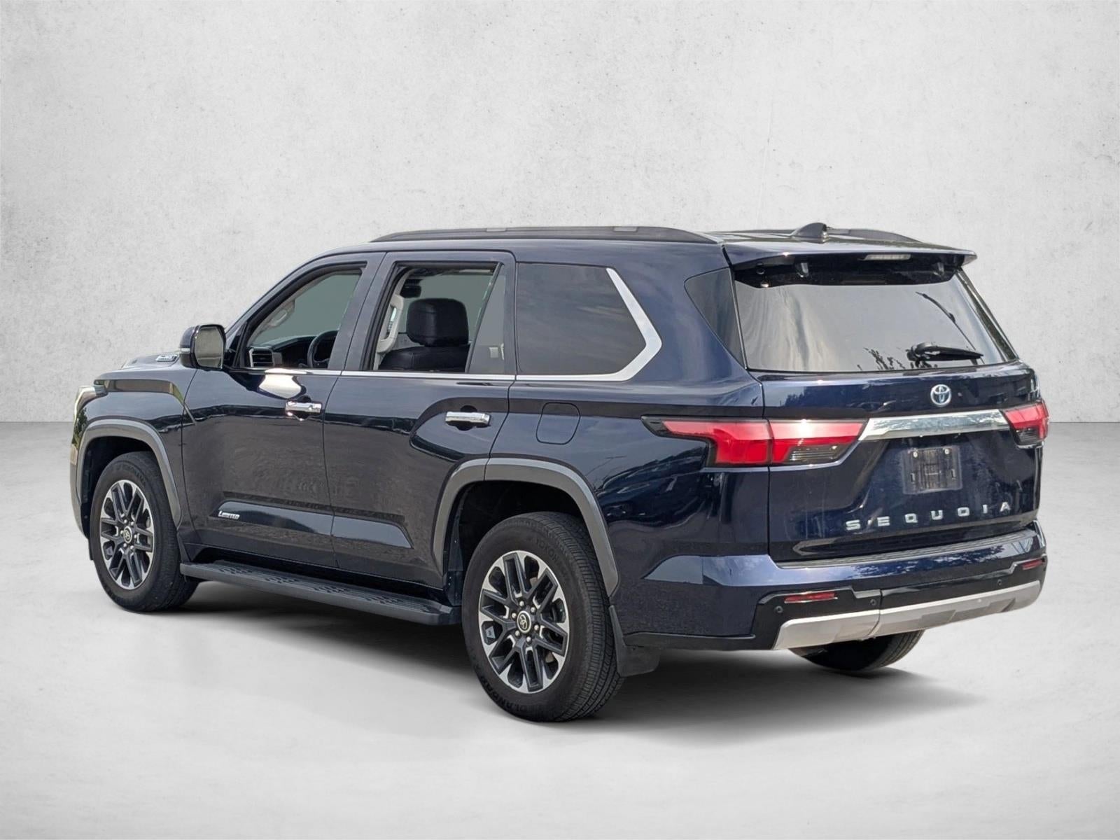 2023 Toyota Sequoia Limited 4WD (SE)