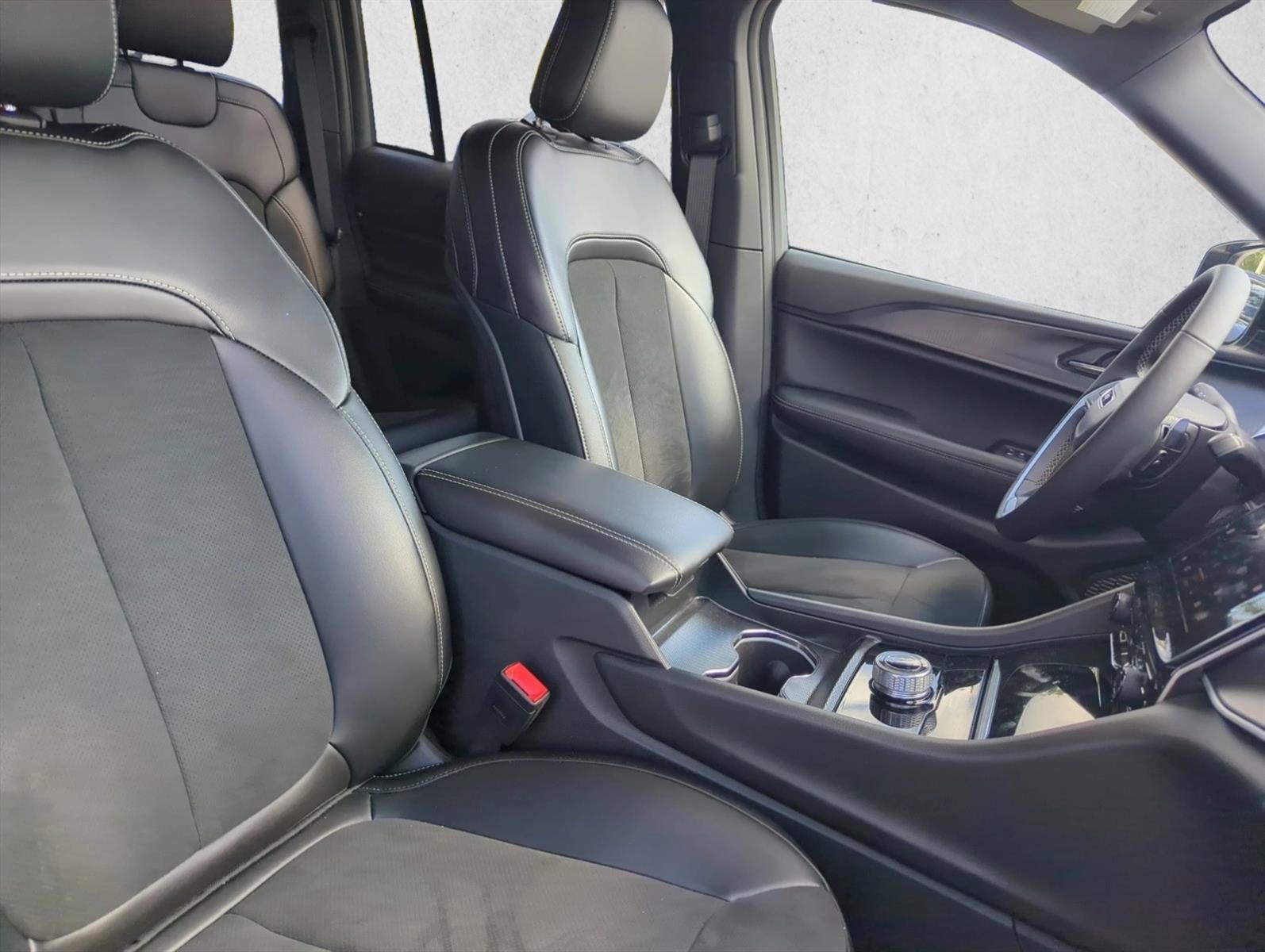 2025 Jeep Grand Cherokee Altitude X 4x2