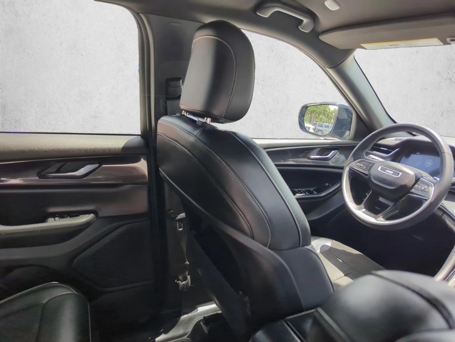 2023 Jeep Grand Cherokee Altitude 4x2